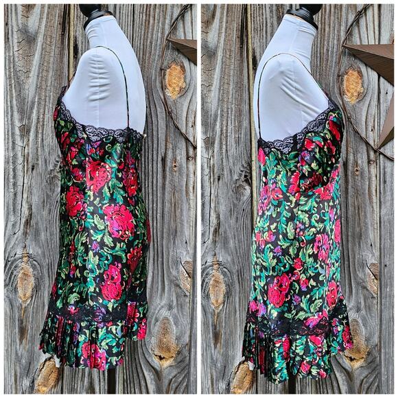 VTG Floral Satin Chemise Victoria's Secret Size M Black Lace Pleats Vintage EUC - Picture 2 of 8